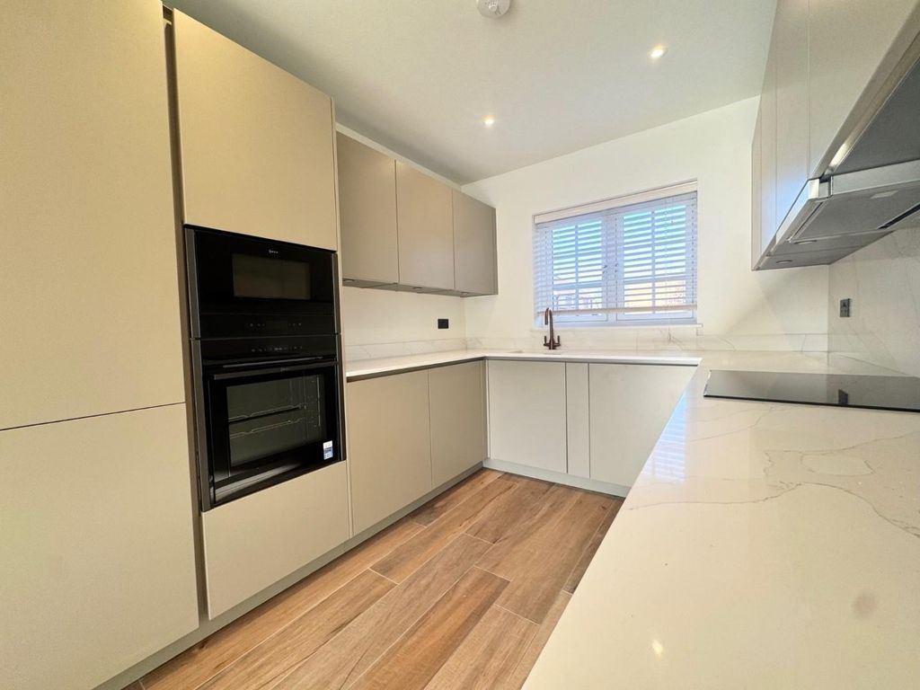 Property photo 2 of 12 Kitchen 3.Jpg