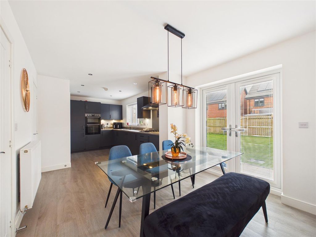 Property photo 2 of 17 Cam03303G0-Pr0316-Still024.Jpg