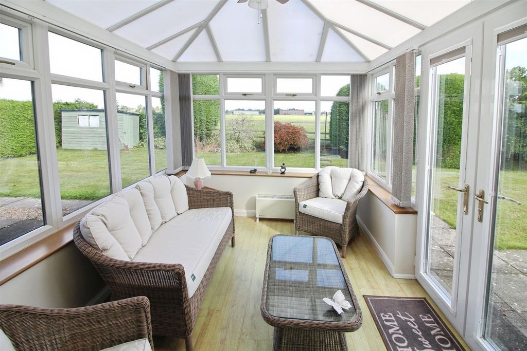 Property photo 2 of 20 Conservatory
