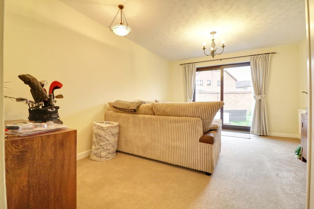 Property photo 3 of 12