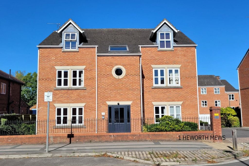 Property photo 2 of 32