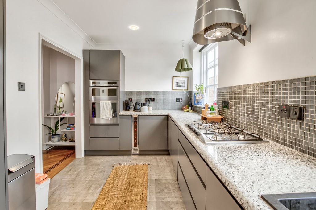 Property photo 1 of 21 Picture No. 16