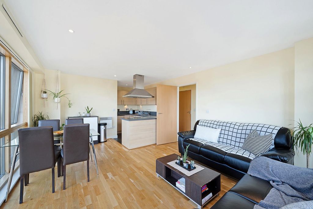 Property photo 3 of 11