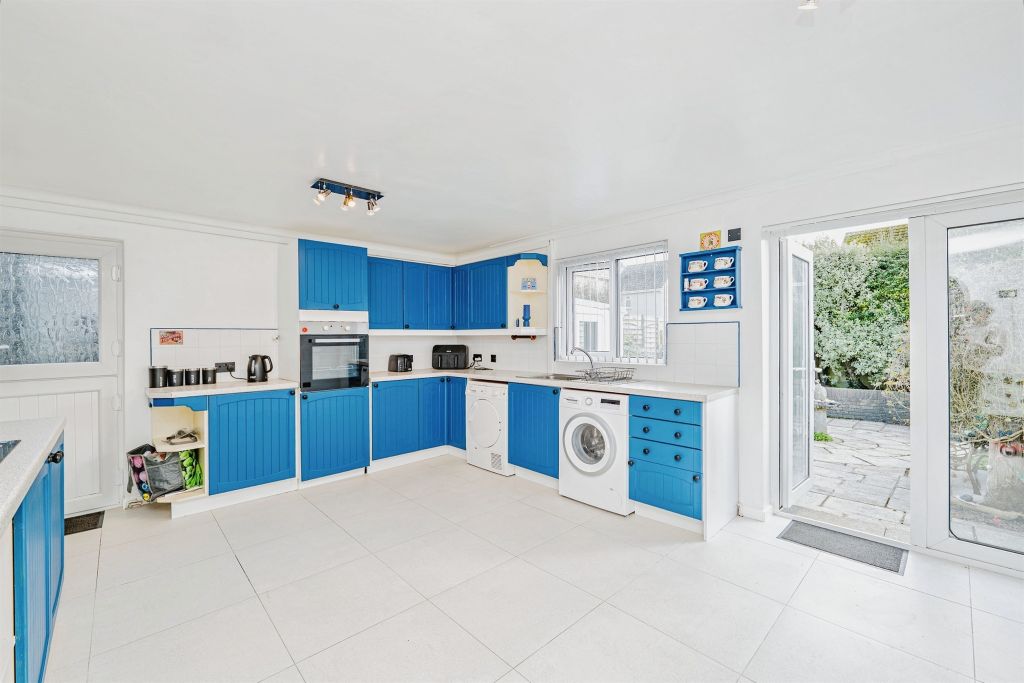 Property photo 3 of 24