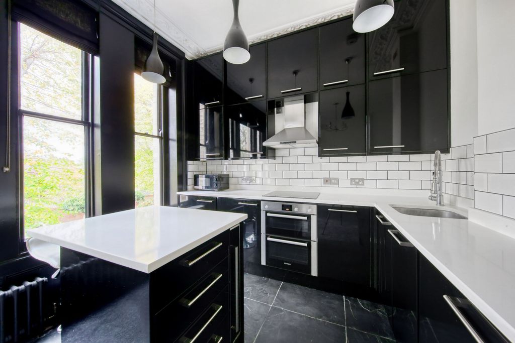 Property photo 3 of 13 Photo 4