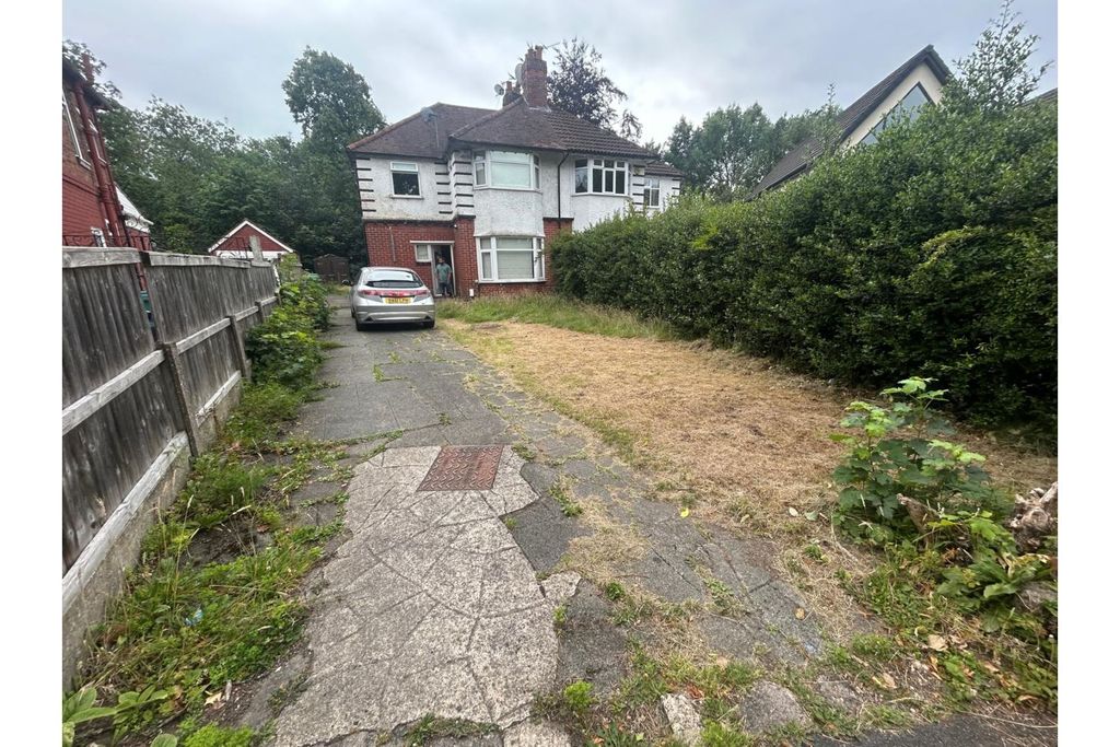 Property photo 1 of 14 Front Garden