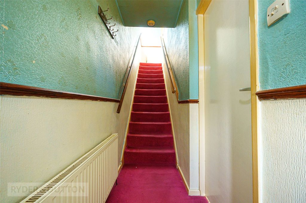 Property photo 2 of 16 Entrance Hallway