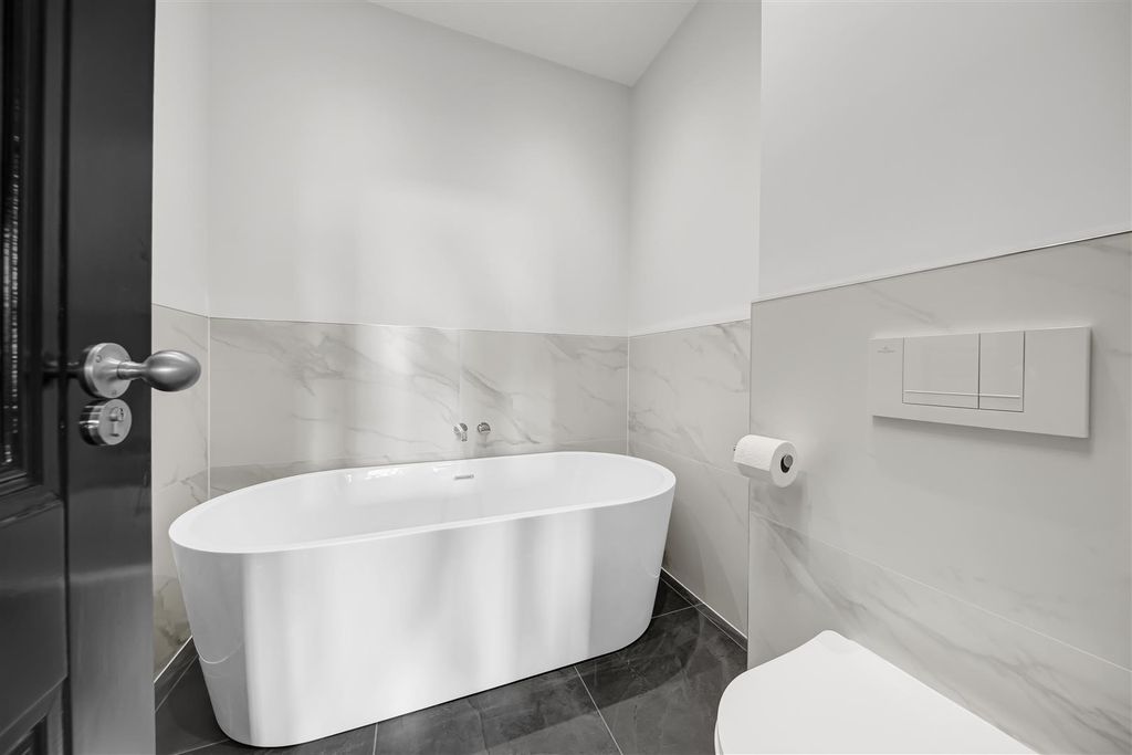 Property photo 3 of 32 Bathroom