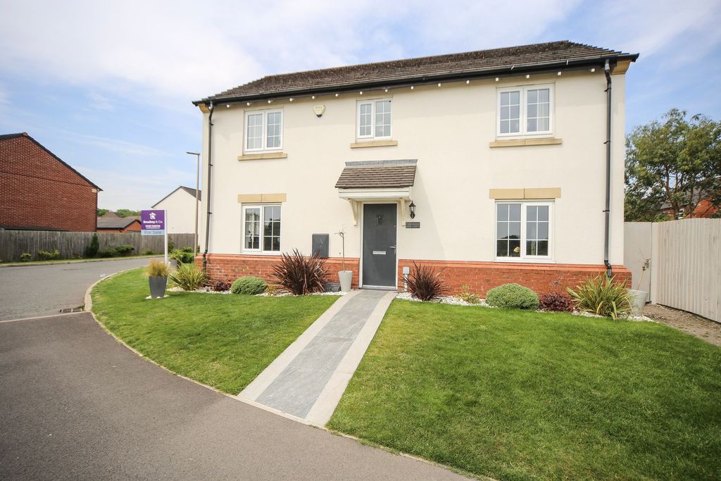 Property photo 1 of 32