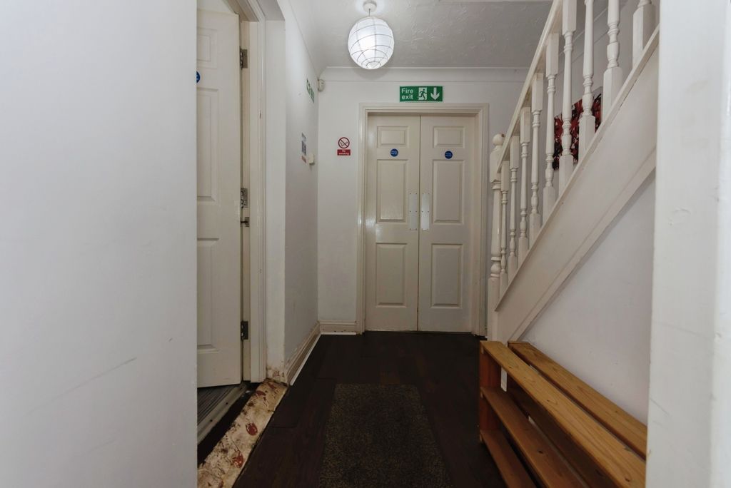 Property photo 2 of 20 Pbox-Img.Jpg