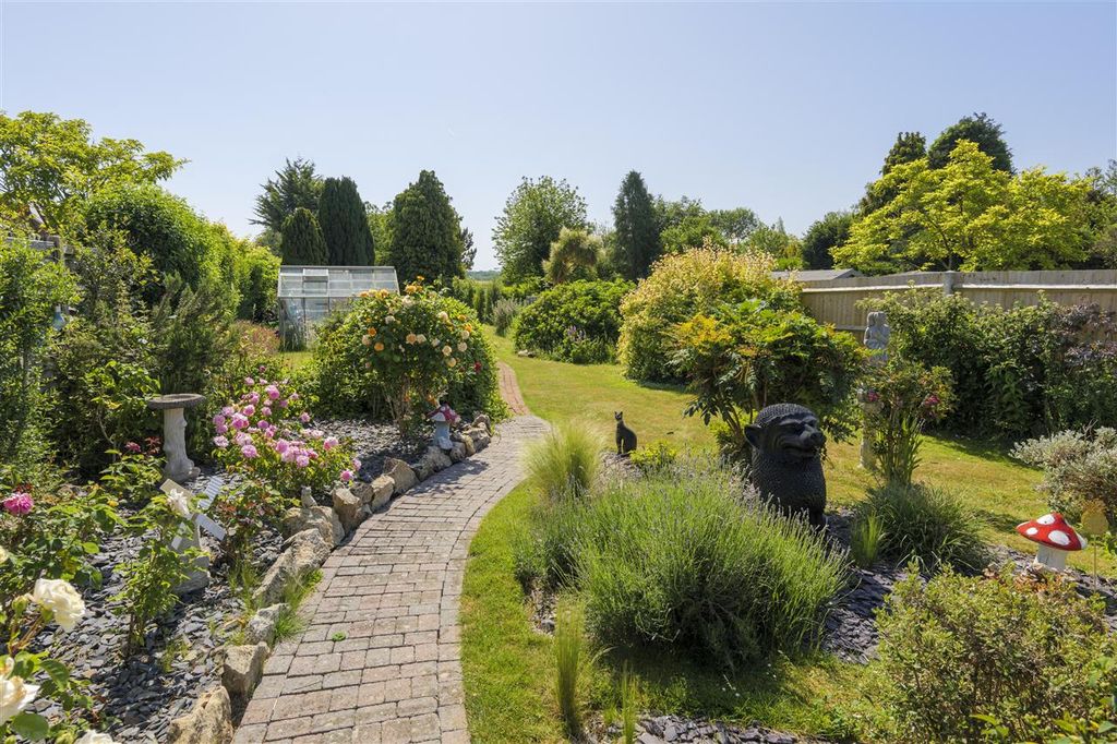 Property photo 3 of 32