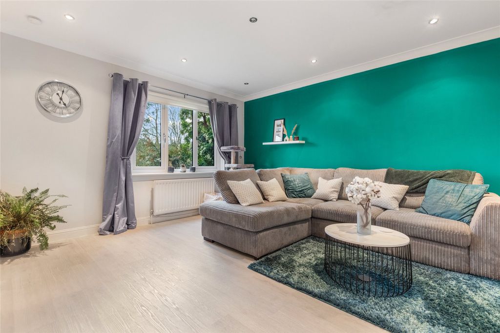 Property photo 2 of 32 Picture No. 13