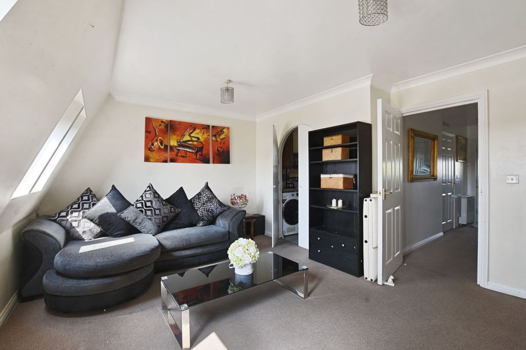Property photo 2 of 10