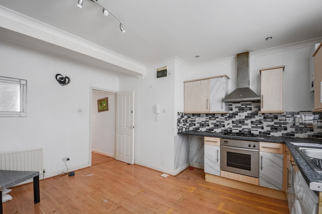 Property photo 3 of 8 Flat 2 Cardigan Place, 20-22 Cardigan Street, Luton Lu1 1Rr