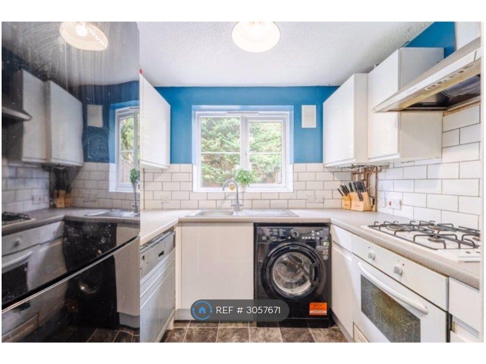 Property photo 2 of 12 Kitchen