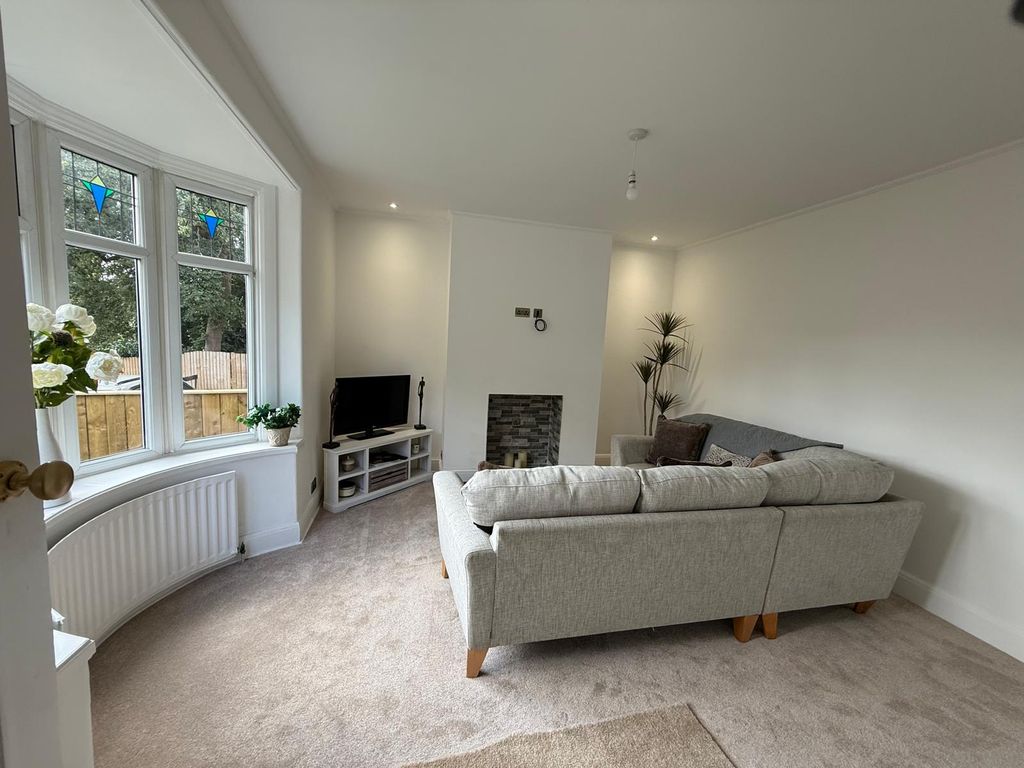 Property photo 2 of 15 3F23651A-8264-4Efd-82A4-4980d9546133