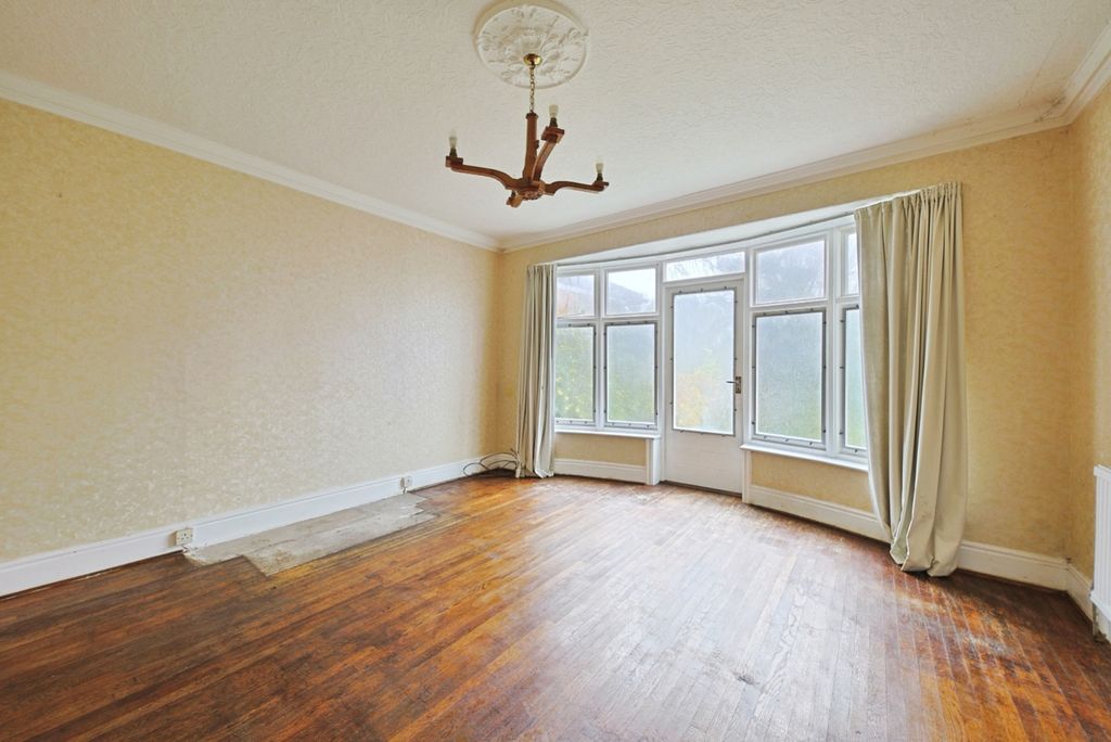 Property photo 3 of 13 4627218