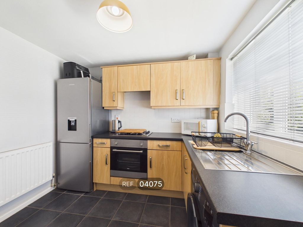 Property photo 3 of 8 Kitchen
