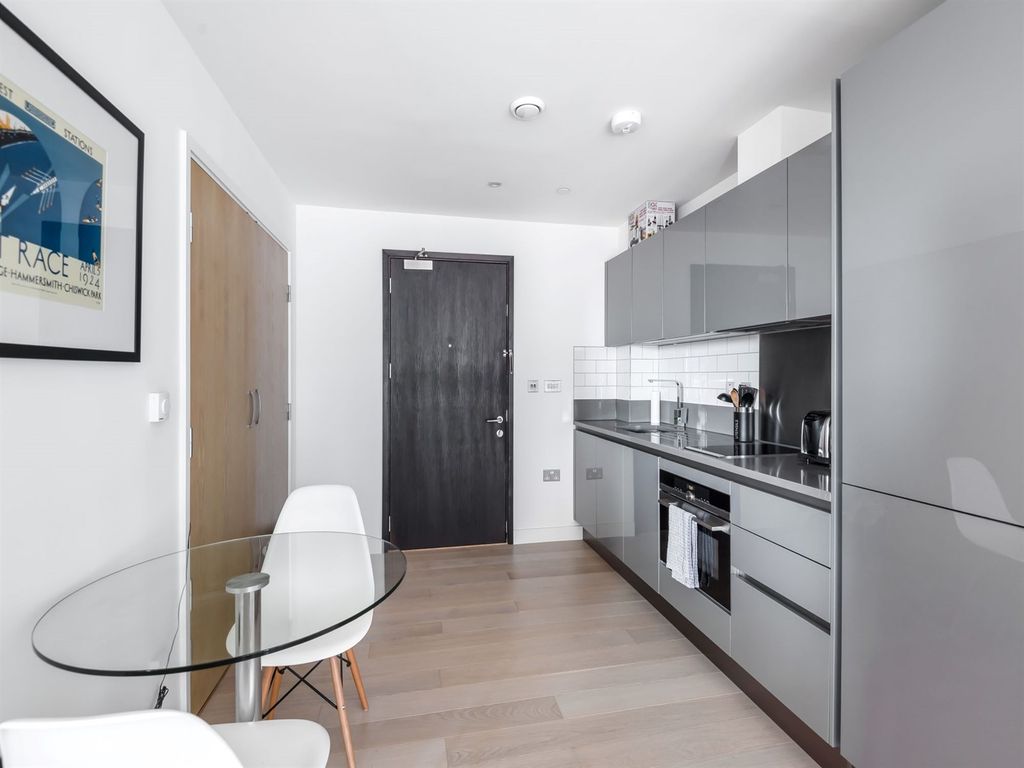 Property photo 3 of 12 Kitchen