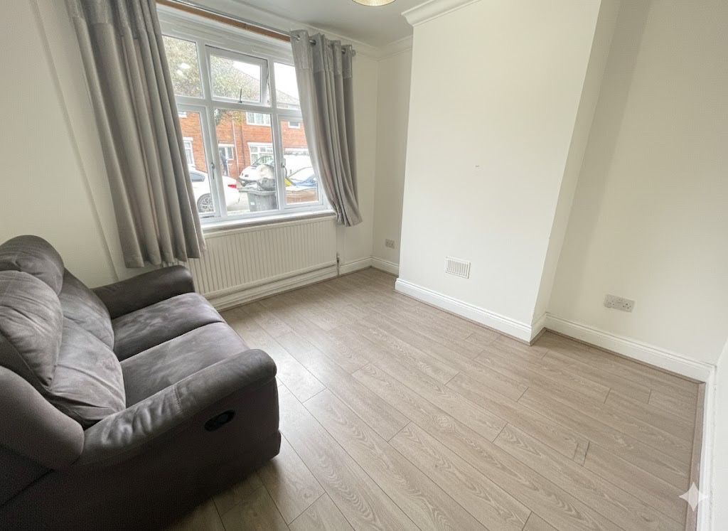 Property photo 2 of 8 4558893