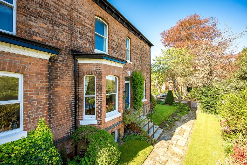 Property photo 2 of 42 Picture No. 43