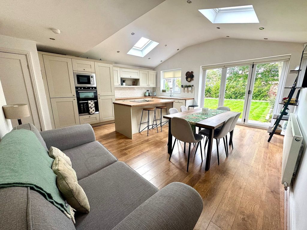 Property photo 3 of 16 Dining/Sitting Room