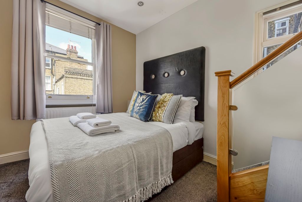 Property photo 3 of 20 Bedroom