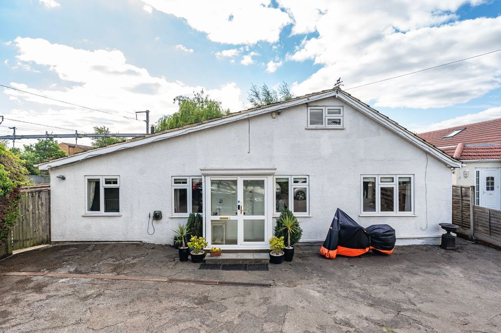 Property photo 1 of 20 External
