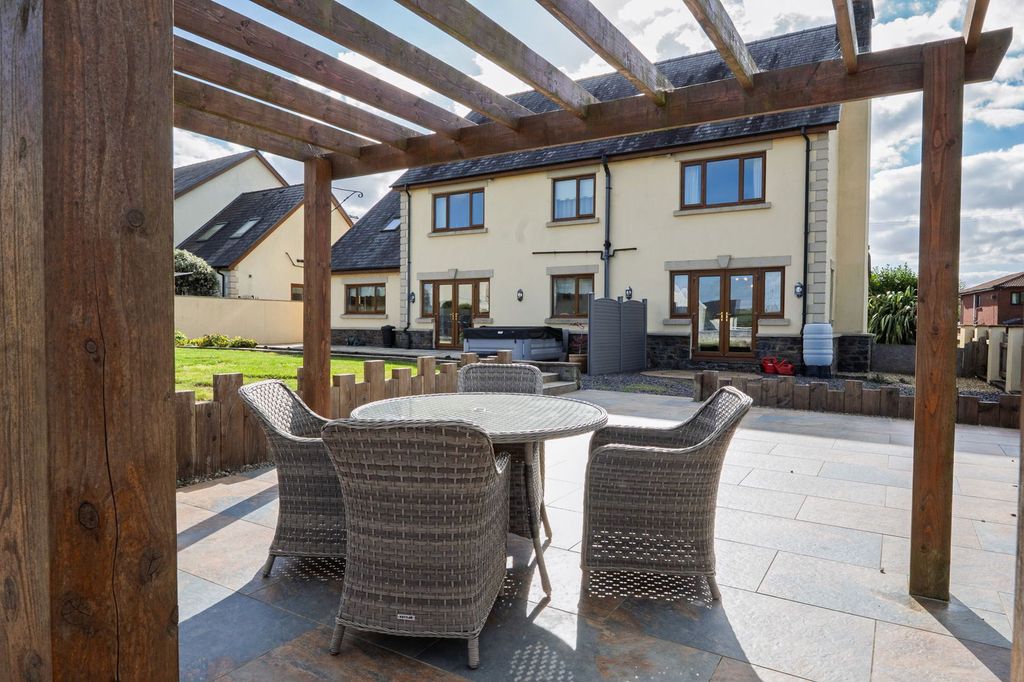 Property photo 3 of 48