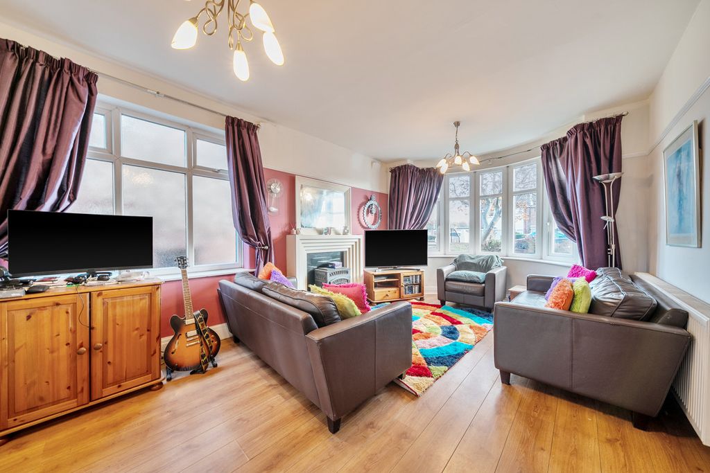 Property photo 2 of 17