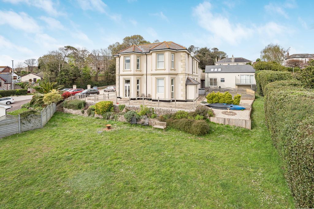 Property photo 1 of 18