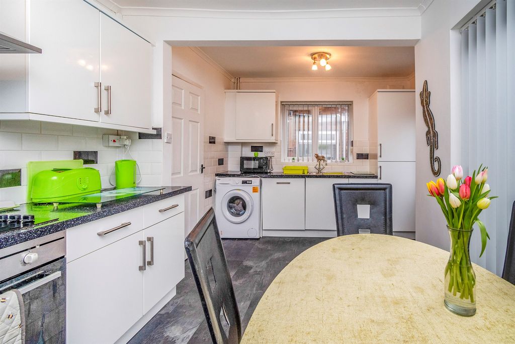 Property photo 2 of 13