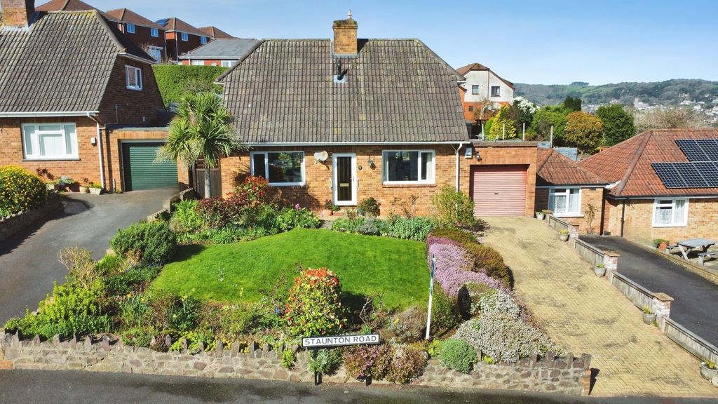 Property photo 1 of 32