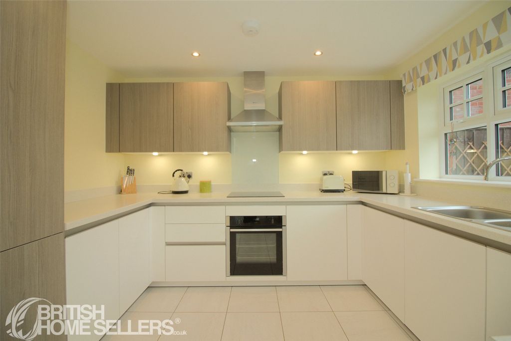 Property photo 3 of 32 Picture No. 05