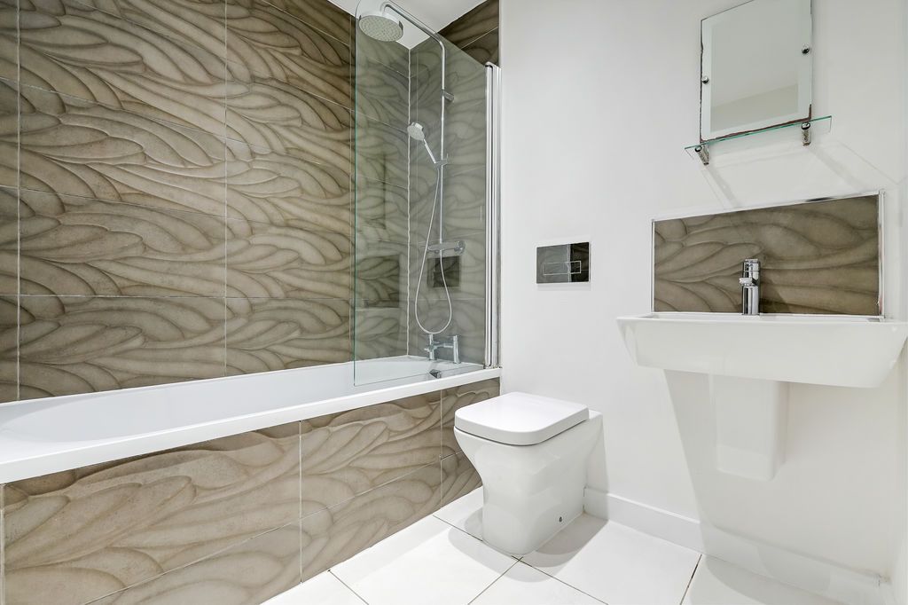 Property photo 3 of 15 Bathroom