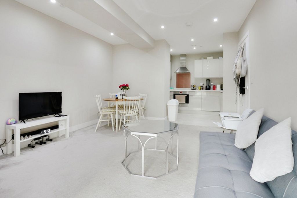 Property photo 2 of 8