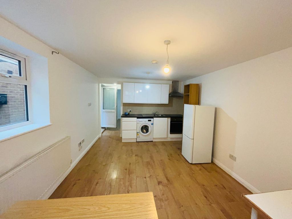 Property photo 1 of 6 1 Bed Flat To Rent Philip Lane, London N15