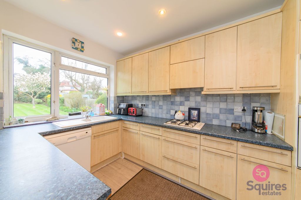 Property photo 3 of 21