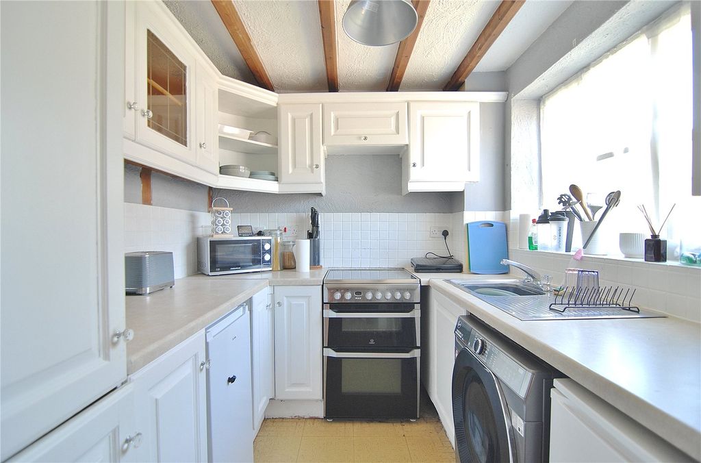 Property photo 2 of 12 Picture No. 14