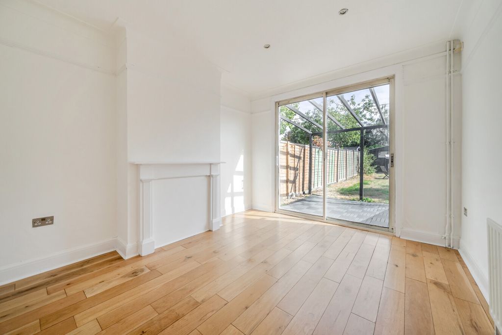 Property photo 3 of 17 1526706-8-6Abd06c...