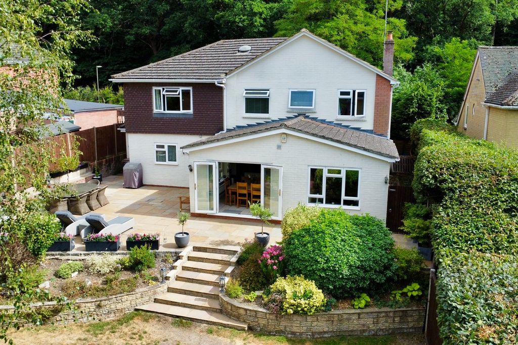 Property photo 1 of 28
