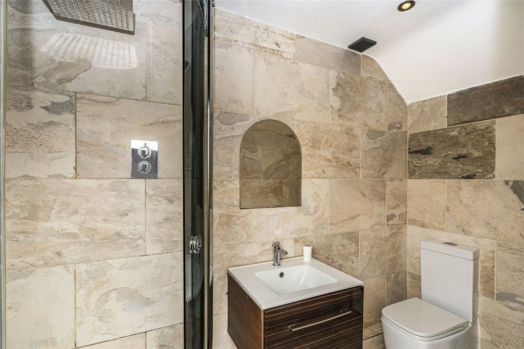 Property photo 3 of 17 Bathroom