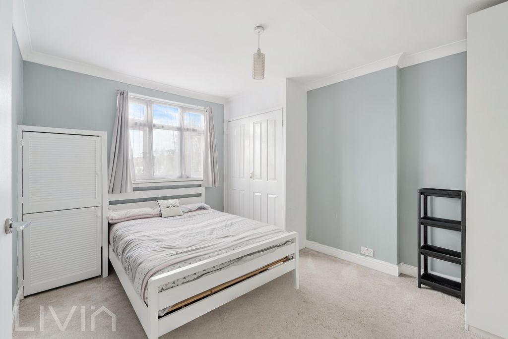 Property photo 3 of 12 Chilmark Road, 4 (6)