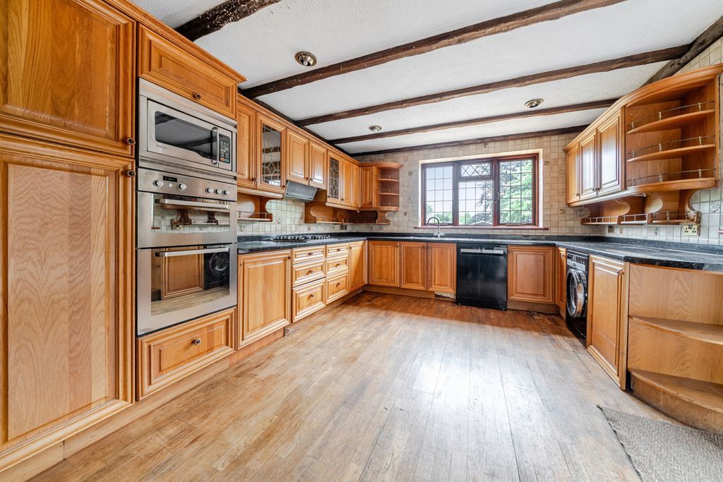 Property photo 2 of 20 Kitchen