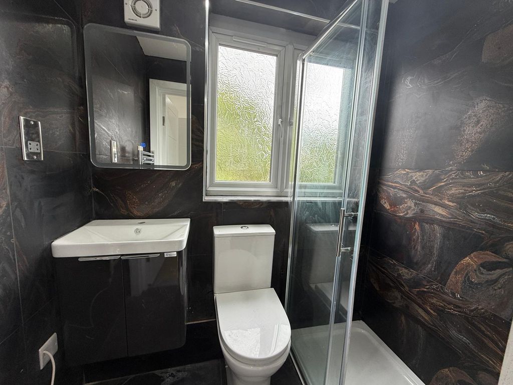 Property photo 3 of 6 62 Hounslow (2)