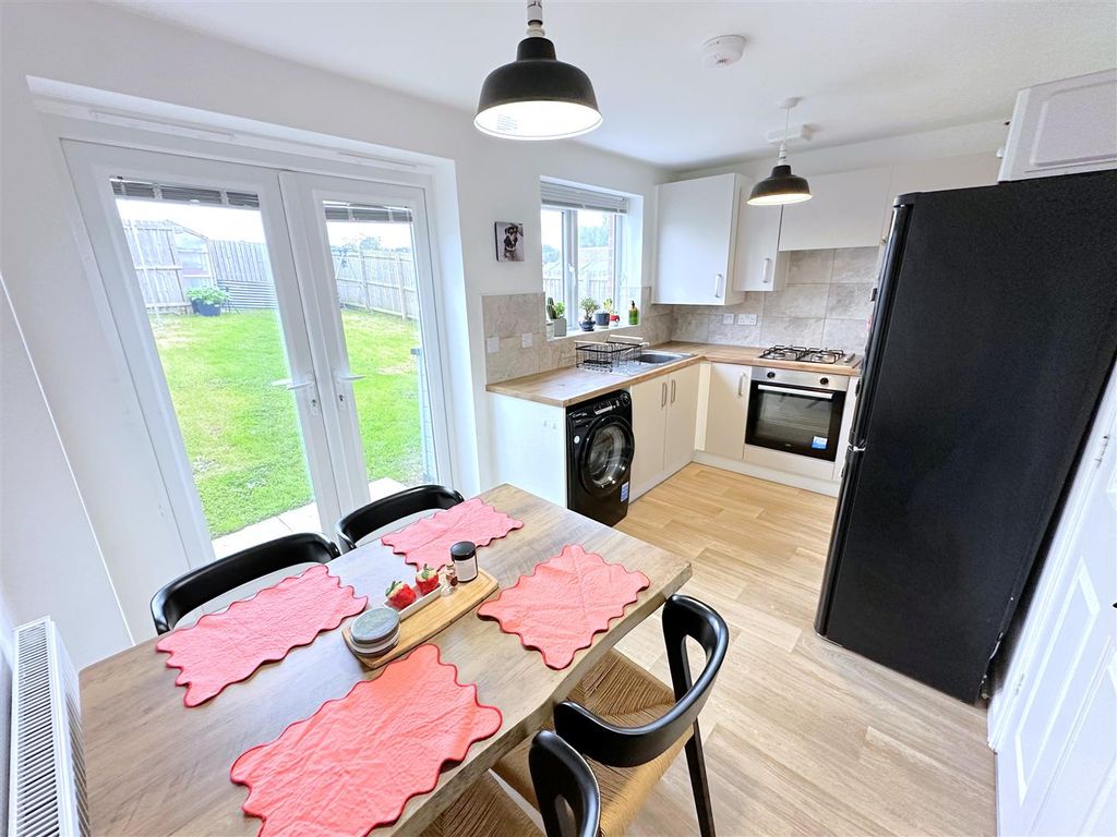 Property photo 2 of 22 Dining Kitchen