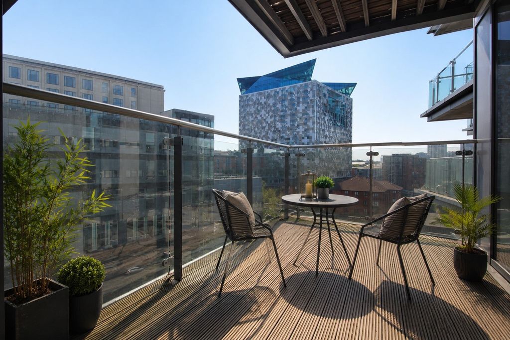 Property photo 1 of 8 Beautifully Furnished Apartment With Balcony, Great Views, Secure Parking Space, Gym & Concierge