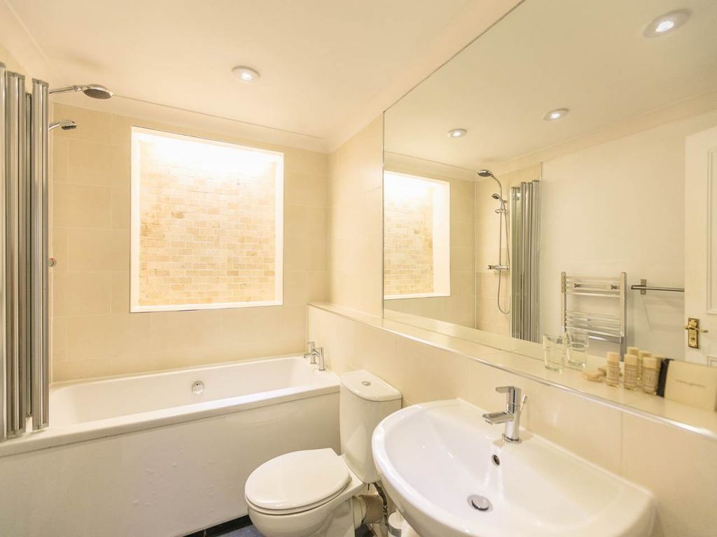 Property photo 3 of 14 27A Albany Street-5