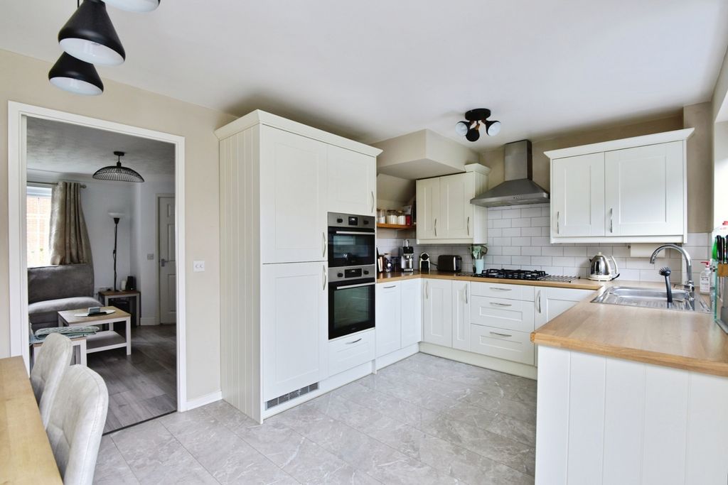 Property photo 3 of 18 Pbox-Img.Jpg