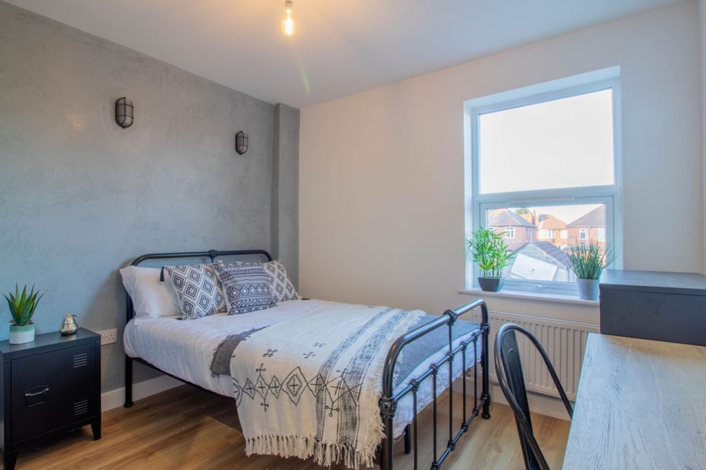 Property photo 3 of 5 Bedroom 5 (Double With Ensuite)